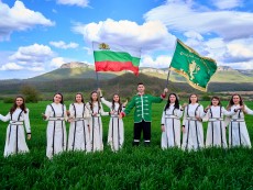 Община Севлиево финансира професионални записи на песни с клипове на Школа по народно пеене „Шарени цветенца” 