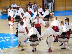 На хорото с „Нашето богатство“ – родолюбивите деца от Школа по народни танци