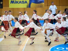 На хорото с „Нашето богатство“ – родолюбивите деца от Школа по народни танци