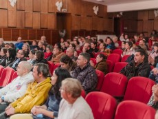 Театър с коледен дух – „Снежната кралица и джуджетата” с актьорите на Борислава Русева