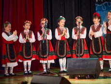 Коледна палитра с песни – благослов, концерт с послание от „Шарени цветенца”