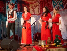 Коледна палитра с песни – благослов, концерт с послание от „Шарени цветенца”