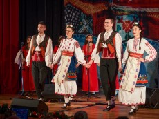 Коледна палитра с песни – благослов, концерт с послание от „Шарени цветенца”