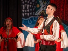 Коледна палитра с песни – благослов, концерт с послание от „Шарени цветенца”