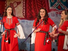 Коледна палитра с песни – благослов, концерт с послание от „Шарени цветенца”