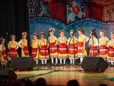 Коледна палитра с песни – благослов, концерт с послание от „Шарени цветенца”