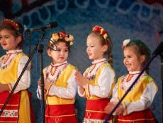 Коледна палитра с песни – благослов, концерт с послание от „Шарени цветенца”