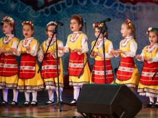 Коледна палитра с песни – благослов, концерт с послание от „Шарени цветенца”