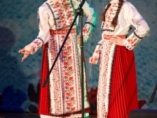 Коледна палитра с песни – благослов, концерт с послание от „Шарени цветенца”