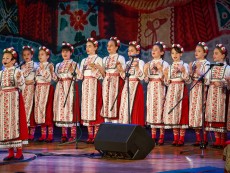 Коледна палитра с песни – благослов, концерт с послание от „Шарени цветенца”