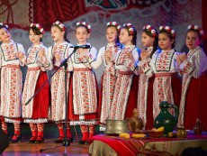 Коледна палитра с песни – благослов, концерт с послание от „Шарени цветенца”