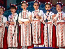 Коледна палитра с песни – благослов, концерт с послание от „Шарени цветенца”