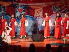 Коледна палитра с песни – благослов, концерт с послание от „Шарени цветенца”