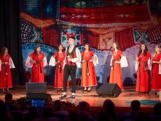 Коледна палитра с песни – благослов, концерт с послание от „Шарени цветенца”