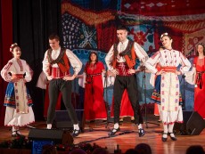 Коледна палитра с песни – благослов, концерт с послание от „Шарени цветенца”