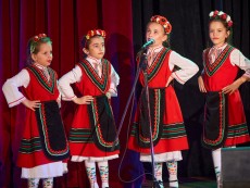Коледна палитра с песни – благослов, концерт с послание от „Шарени цветенца”