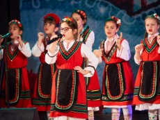 Коледна палитра с песни – благослов, концерт с послание от „Шарени цветенца”