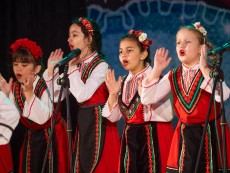 Коледна палитра с песни – благослов, концерт с послание от „Шарени цветенца”
