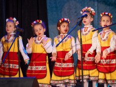 Коледна палитра с песни – благослов, концерт с послание от „Шарени цветенца”