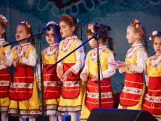 Коледна палитра с песни – благослов, концерт с послание от „Шарени цветенца”