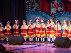Коледна палитра с песни – благослов, концерт с послание от „Шарени цветенца”