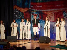 Коледна палитра с песни – благослов, концерт с послание от „Шарени цветенца”