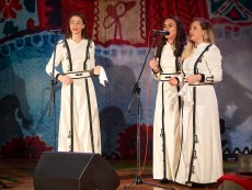 Коледна палитра с песни – благослов, концерт с послание от „Шарени цветенца”