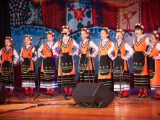 Коледна палитра с песни – благослов, концерт с послание от „Шарени цветенца”