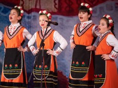 Коледна палитра с песни – благослов, концерт с послание от „Шарени цветенца”