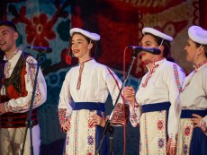 Коледна палитра с песни – благослов, концерт с послание от „Шарени цветенца”