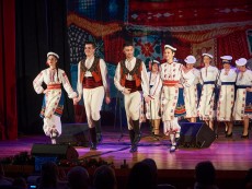 Коледна палитра с песни – благослов, концерт с послание от „Шарени цветенца”