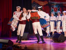 Коледна палитра с песни – благослов, концерт с послание от „Шарени цветенца”