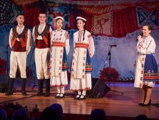 Коледна палитра с песни – благослов, концерт с послание от „Шарени цветенца”