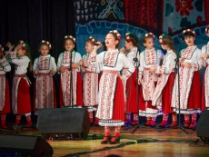 Коледна палитра с песни – благослов, концерт с послание от „Шарени цветенца”