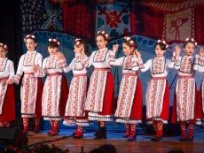 Коледна палитра с песни – благослов, концерт с послание от „Шарени цветенца”