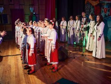 Коледна палитра с песни – благослов, концерт с послание от „Шарени цветенца”