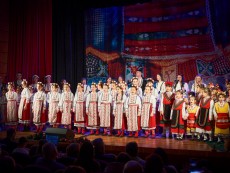 Коледна палитра с песни – благослов, концерт с послание от „Шарени цветенца”