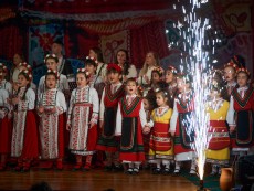 Коледна палитра с песни – благослов, концерт с послание от „Шарени цветенца”
