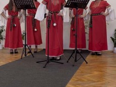 „Тя, майката” – посвещение с песен от Вокална група „Севделея” 