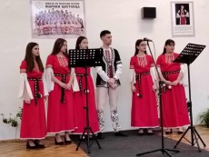 „Тя, майката” – посвещение с песен от Вокална група „Севделея” 