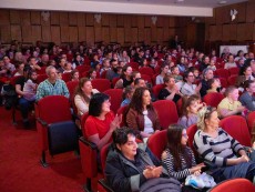 Пълна зала аплодира премиерата на „Вълкът и седемте козлета”