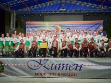 Малките танцьори с купа, златен медал и диплом от „Фолклорни нюанси“
