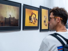 „Тук и Там“ – колекцията от мигове и гледки в изложба на фотографите, старт на сезона с нов заряд и международно признание