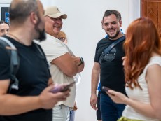 „Тук и Там“ – колекцията от мигове и гледки в изложба на фотографите, старт на сезона с нов заряд и международно признание