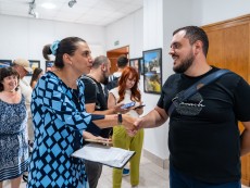 „Тук и Там“ – колекцията от мигове и гледки в изложба на фотографите, старт на сезона с нов заряд и международно признание
