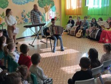 Разходка „От Севлиево до Венеция” с музикално-образователно пътешествие от деца за деца