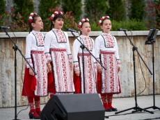 „Фолклорна седянка” – концерт с песните на „Шарени цветенца”, наследство с традиции в бъдещето 