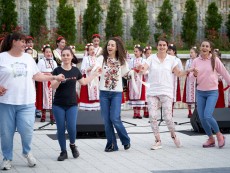 „Фолклорна седянка” – концерт с песните на „Шарени цветенца”, наследство с традиции в бъдещето 