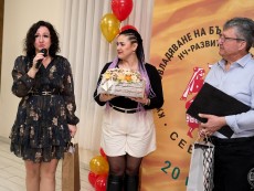 Честити 20 години на Курс за народни хора „Развитие”! 