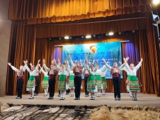 Танцьорите с купа, медал и диплом от международния фестивал „Фолклорна виелица” в Пампорово